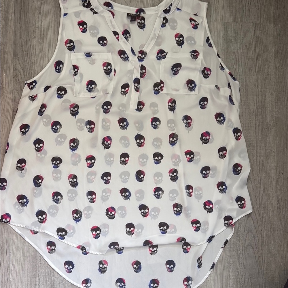 Torrid Harper 3X White Skull Print V-Neck Dual Pockets Sleeveless Top
